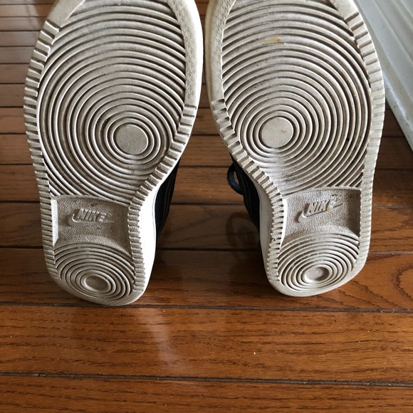 Nike Women's Son Of Force Sneaker - Picture 3 of 4